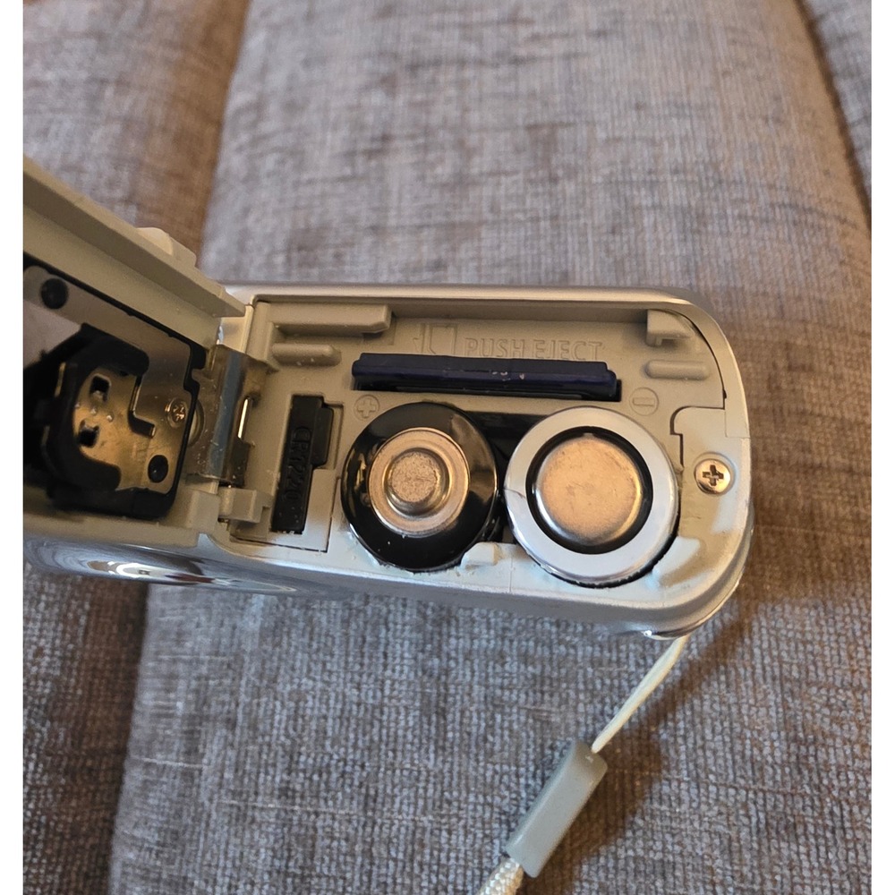 Canon PowerShot A480 Silver 10.0MP Digital Camera Bundle w/ Box, Cords, SD Card - Picture 5 of 6